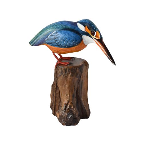 Kingfisher on tree trunk