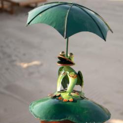 Frog with Umbrella Metal 20x21x22cm